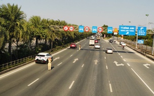 Ngày đầu phân làn đường Võ Nguyên Giáp