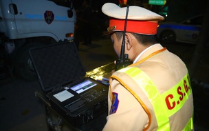 CSGT Hà Nội mở đợt cao điểm trong đêm, xử lý hàng loạt xe tải vi phạm