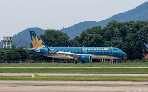 Rất nhiều chuyến bay phải thay đổi lịch khai thác do ảnh hưởng của bão số 13