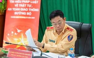 Gần 100 thí sinh đoạt giải cuộc thi tìm hiểu pháp luật giao thông đường bộ và 80 năm truyền thống lực lượng CSGT