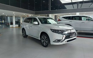 Giá xe Mitsubishi Outlander lăn bánh tháng 2/2025: Giảm không phanh đấu Mazda CX-5