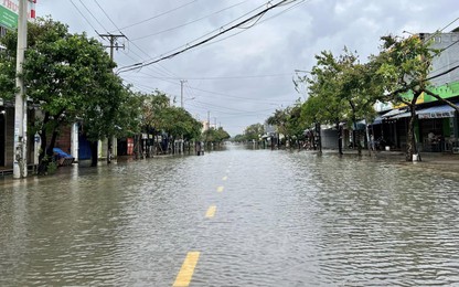 QL1 qua Quảng Nam ngập sâu, đường phố Tam Kỳ biến thành sông