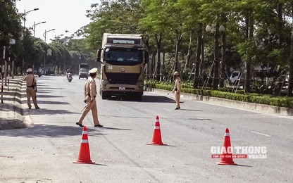 Hà Nội: "Đón lõng" xe quá tải ở tuyến huyết mạch huyện Quốc Oai