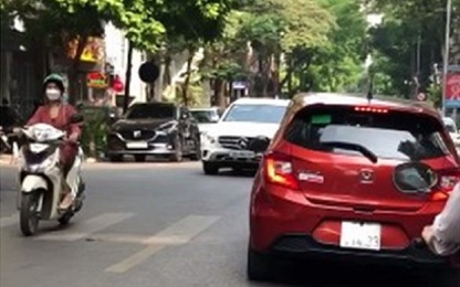 Phạt tiền, tước GPLX nữ tài xế đi vào đường cấm ở Hà Nội