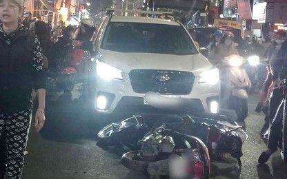 Hà Nội: Ô tô "điên" phóng tốc độ cao tông hàng loạt xe máy trên phố Bạch Mai