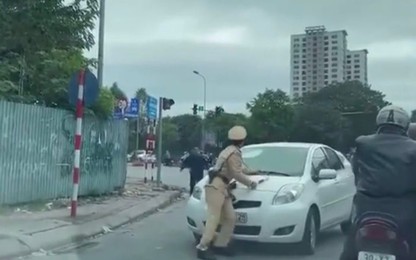 Hà Nội: Yêu cầu xử lý nghiêm nữ tài xế ôtô đâm thẳng vào CSGT