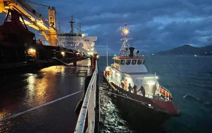 Khẩn cấp cứu thuyền viên nước ngoài gặp nạn nguy hiểm đến tính mạng