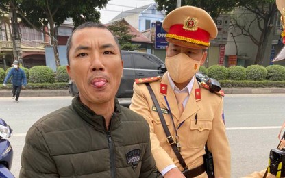 Hà Nội: Người đàn ông tàng trữ ma tuý trêu CSGT khi bị dừng xe kiểm tra
