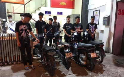Công an Hà Nội hoá trang bắt giữ 30 "quái xế" nẹt pô náo loạn đường phố trong đêm