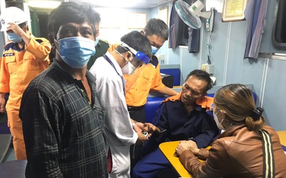 Hành trình xuyên đêm cứu thuyền viên nguy kịch trên vùng biển Bình Thuận