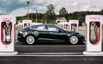 Vì sao phí bảo hiểm ô tô điện Tesla lại đắt đỏ?