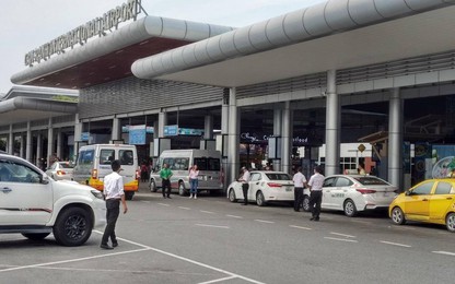 Xử phạt hơn 300 xe "dù" bắt khách tại sân bay Cam Ranh