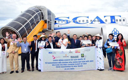 Loạt chuyến bay quốc tế đến sân bay Cam Ranh ngày đầu năm 2023