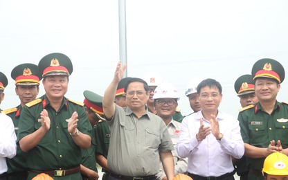 Chùm ảnh: Thủ tướng thị sát cao tốc Cần Thơ - Hậu Giang