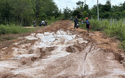 Đường liên xã ở Đắk Lắk xuống cấp nghiêm trọng, gây mất ATGT