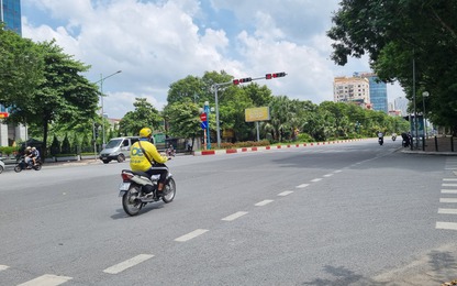 Cận cảnh "xe ôm" công nghệ vi phạm giao thông ở Hà Nội