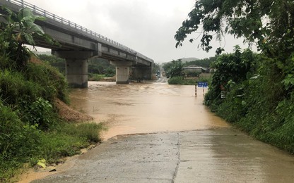 Mưa to khiến nhiều tuyến Quốc lộ, ngầm tràn ở Quảng Nam, Quảng Trị ngập sâu