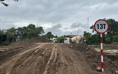 Bất cập xây cầu giới hạn tải trọng 13 tấn "án ngữ" đường có tải trọng 30 tấn ở Đắk Lắk