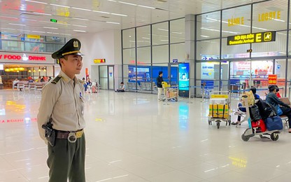 Hành trình tìm lại chiếc balo màu đen chứa 100 triệu đồng thất lạc ở sân bay Nội Bài