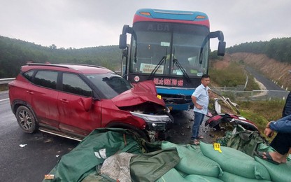 Tai nạn ô tô liên hoàn hi hữu trên cao tốc Cam Lộ - La Sơn