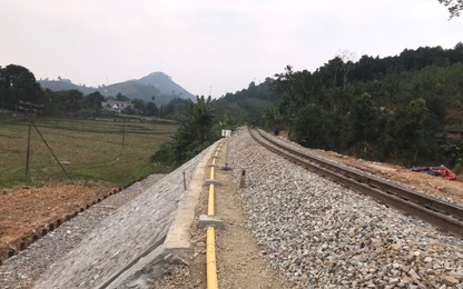 Khắc phục xong hư hỏng đường sắt, trả lại tốc độ chạy tàu Hà Nội - Lào Cai