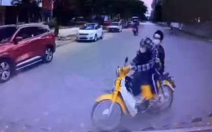 Hà Nội: Ôtô 16 chỗ chạy hơn 80 km/h trong khu đô thị làm 1 người tử vong