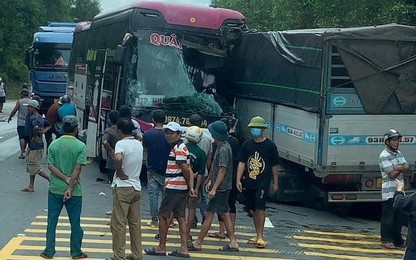 TNGT liên hoàn giữa xe khách, xe tải và xe máy ở Đà Nẵng, 3 người bị thương