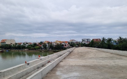 Công trình cầu 300 tỷ ở Quảng Nam vướng mặt bằng, nhà thầu "bỏ bê" thi công