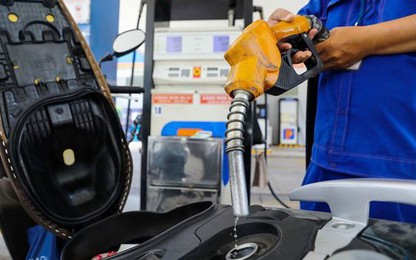 Giá xăng dầu tiếp tục giảm mạnh