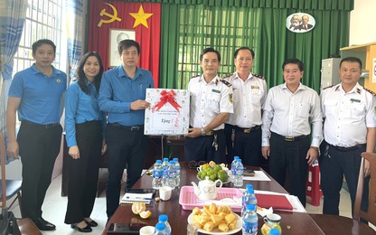 Lãnh đạo Công đoàn GTVT Việt Nam thăm và động viên người lao động