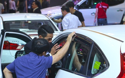 Thị trường ô tô Việt Nam 2023 và cú "bẻ lái" của lệ phí trước bạ