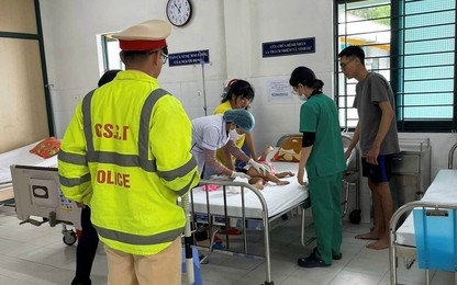 Cháu bé lên cơn co giật nguy kịch, CSGT Đà Nẵng dùng xe đặc chủng đưa đi cấp cứu kịp thời 