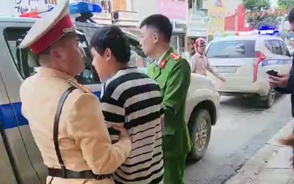 Lạng Sơn: Thiếu tá CSGT tước dao đối tượng chém người rồi lẩn trốn trên QL1B