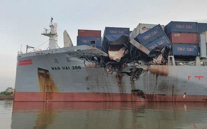 Khẩn trương điều tra nguyên nhân hai tàu chở container đâm va nát đầu trên sông Lòng Tàu
