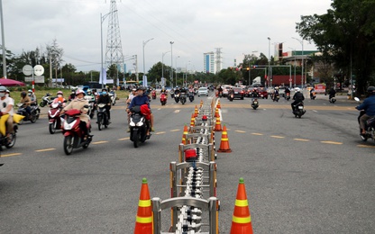 Đà Nẵng: Đặt rào chắn di động, giảm ùn tắc nút giao cầu Hòa Xuân