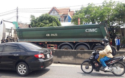 Va chạm với xe tải trên tuyến QL1 qua Quảng Nam, 2 người thương vong