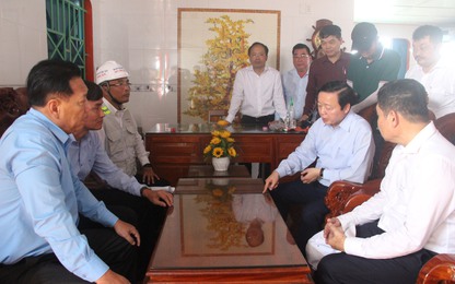 Phó Thủ tướng Trần Hồng Hà đi khảo sát tình hình khai thác cát trên sông Tiền