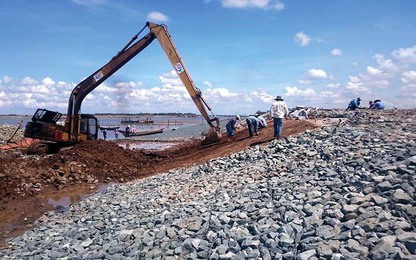 Kiên quyết xử lý nhà thầu chậm tiến độ dự án luồng cho tải trọng lớn vào sông Hậu