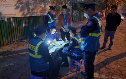 Hà Nội: TTGT phối hợp công an bất ngờ "đón lõng" ôtô khách vi phạm lúc rạng sáng