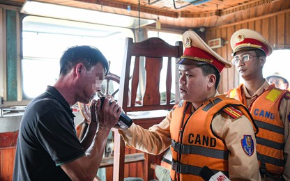 Phú Thọ: Tuần tra trên sông Lô, CSGT phát hiện thuyền trưởng vi phạm nồng độ cồn