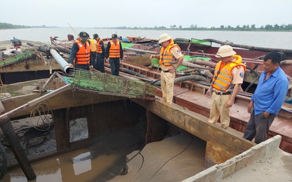 CSGT, CSCĐ Ninh Bình mật phục bắt giữ 3 tàu khai thác cát trái phép trong đêm