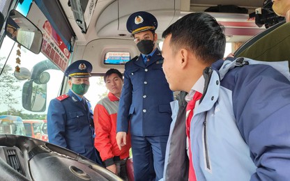 Hà Nội: Sẽ thu hồi phù hiệu xe ôtô chở khách không truyền dữ liệu giám sát hành trình