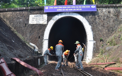 Khởi công sửa chữa đường trong hầm đường sắt dài nhất Việt Nam