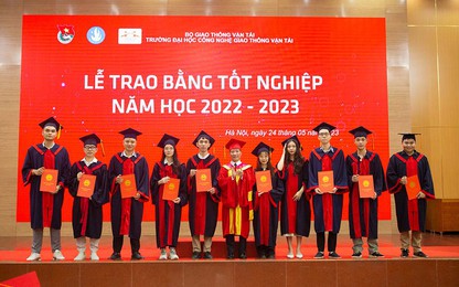 Hơn 500 sinh viên Trường Đại học Công nghệ GTVT nhận bằng tốt nghiệp năm học 2022 - 2023