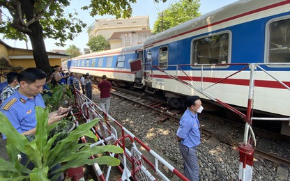 Cận cảnh khắc phục sự cố tàu SE1 trật đường ray ở Huế
