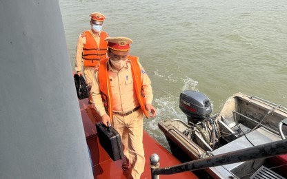 Hà Nội: Chủ tàu, bến khách ký cam kết không tiếp tay cho "cát tặc" trên sông Hồng