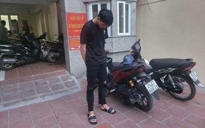 Hà Nội: Tạm giữ 4 "quái xế" vụ thanh niên bốc đầu xe máy khoe trên mạng xã hội