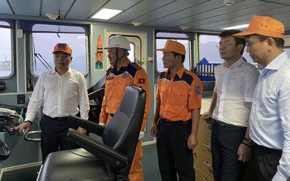 Video: Bộ trưởng Nguyễn Văn Thắng kiểm tra công tác trực tìm kiếm cứu nạn hàng hải tại Côn Đảo