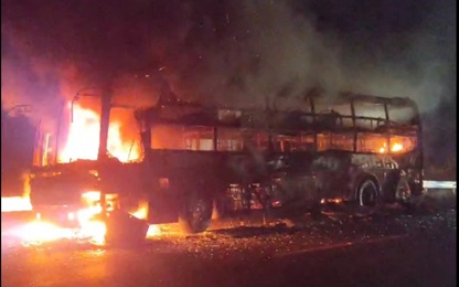 Video: Xe khách chở 26 người bốc cháy ngùn ngụt trên cao tốc La Sơn - Tuý Loan