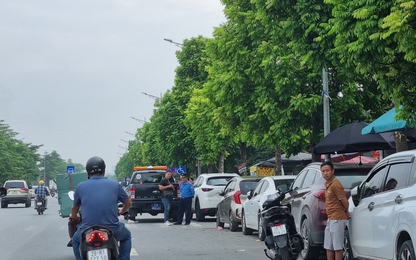 Hà Nội: Mất trật tự đô thị, nhiều bãi xe không phép trước cổng Bệnh viện K Tân Triều